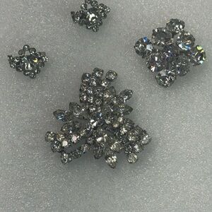 4 Elegant Silver Crystal Brooch’s